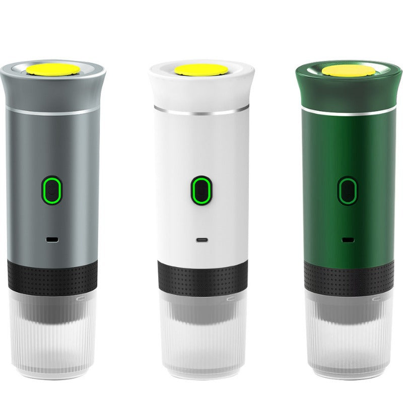 Portable espresso maker brewing espresso with rich crema